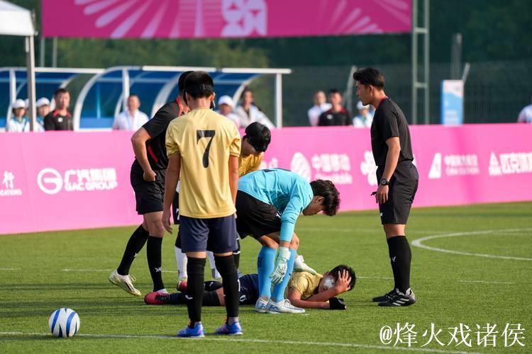 广东盲人男足摘残特奥会桂冠,队长张家彬引领欢庆 广东盲人男足摘残特奥会桂冠,队长张家彬引领欢庆